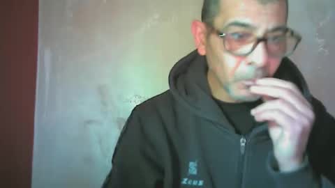 Snapshot of funic723 chatting on April 4, 6:11 am funic723 online show from April 4, 6:11 am