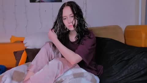 Snapshot of funny_bunny23 chatting on January 18, 2:21 pm Eva online show from January 18, 2:21 pm