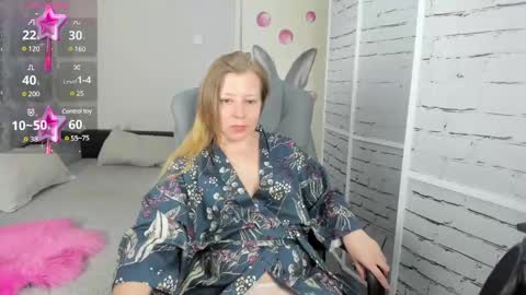 Snapshot of funny_bunny4 chatting on February 20, 4:25 pm funny_bunny4 online show from February 20, 4:25 pm