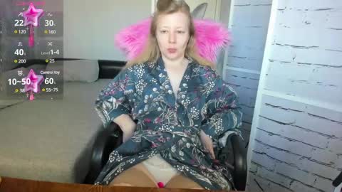 Snapshot of funny_bunny4 chatting on February 23, 12:48 pm funny_bunny4 online show from February 23, 12:48 pm