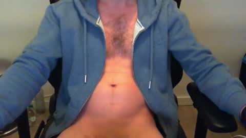 Snapshot of funnyeucouple chatting on February 6, 11:08 pm YWhiteNiceMan online show from February 6, 11:08 pm