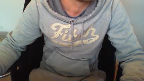 Snapshot of funnyeucouple chatting on February 17, 8:55 am YWhiteNiceMan online show from February 17, 8:55 am