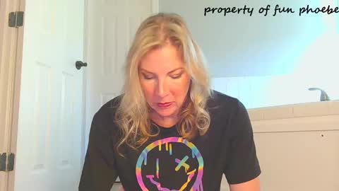Snapshot of funphoebe chatting on April 21, 1:50 pm funphoebe online show from April 21, 1:50 pm