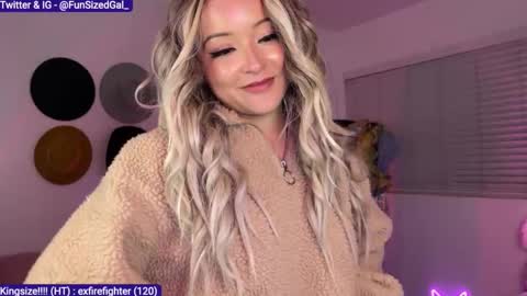 Snapshot of funsizedgal chatting on February 6, 1:38 am Alice D online show from February 6, 1:38 am