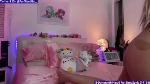 Snapshot of funsizedgal chatting on February 7, 5:41 am Alice D online show from February 7, 5:41 am