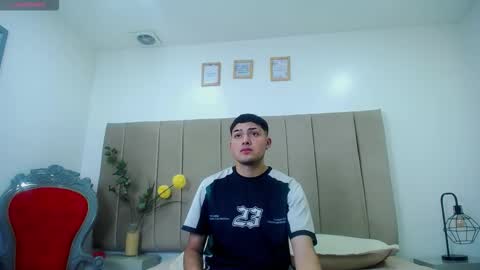 FunThiagoX online show from November 3, 8:10 pm