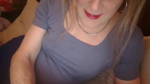 Snapshot of funtimetgirl chatting on January 23, 10:01 am Jessie Love online show from January 23, 10:01 am
