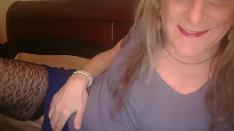 Snapshot of funtimetgirl chatting on March 1, 10:55 am Jessie Love online show from March 1, 10:55 am