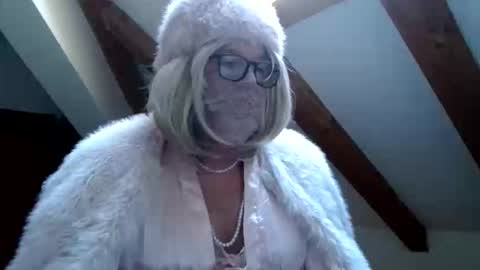 Snapshot of fursdany chatting on June 6, 2:11 pm Dany online show from June 6, 2:11 pm
