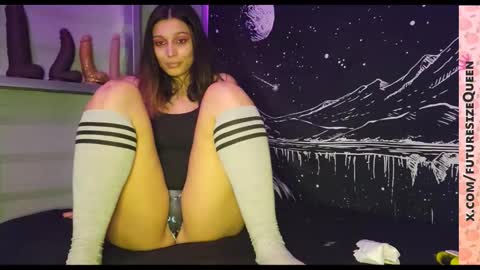 Snapshot of futuresizequeen chatting on January 8, 3:09 am futuresizequeen online show from January 8, 3:09 am