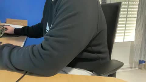 Snapshot of fuzitzu2 chatting on March 26, 8:31 am fuzitzu2 online show from March 26, 8:31 am