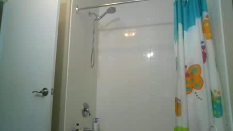 fuzzypeaches87 online show from December 3, 6:28 pm