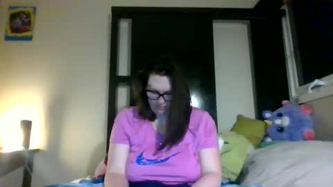 fuzzypeaches87 online show from March 22, 5:44 am