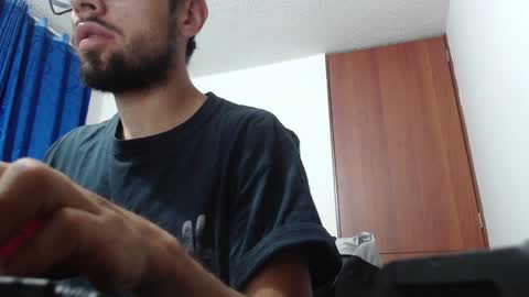 Snapshot of fvckhorneyguy chatting on December 3, 6:37 am andrew online show from December 3, 6:37 am
