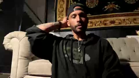 Snapshot of fvvkboyy chatting on February 7, 10:50 am fvvkboyy online show from February 7, 10:50 am