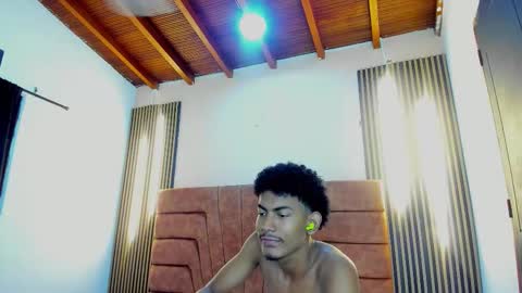 Snapshot of fykmor_2 chatting on November 12, 8:19 pm fykmor online show from November 12, 8:19 pm