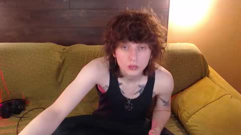 Snapshot of g1vememoney chatting on February 18, 11:33 pm Ian online show from February 18, 11:33 pm