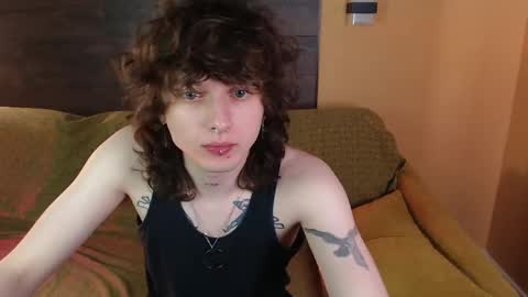 Snapshot of g1vememoney chatting on March 28, 11:54 am Ian online show from March 28, 11:54 am