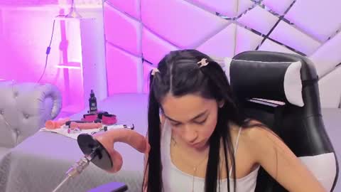 gabbieskinny online show from June 16, 11:35 am