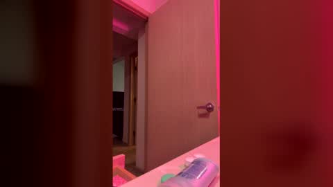 Snapshot of gabbivtate chatting on March 20, 3:17 pm Gabbi Von Tate online show from March 20, 3:17 pm