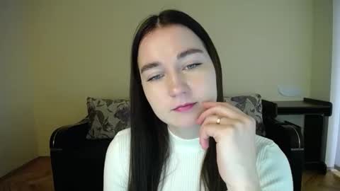 Snapshot of gabby_di chatting on December 7, 9:39 am Jaklin online show from December 7, 9:39 am