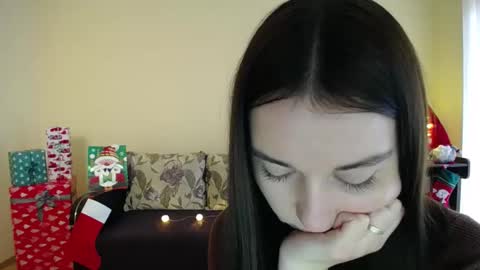 Snapshot of gabby_di chatting on December 17, 10:01 am Jaklin online show from December 17, 10:01 am