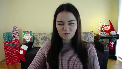 Snapshot of gabby_di chatting on December 29, 8:33 am Jaklin online show from December 29, 8:33 am