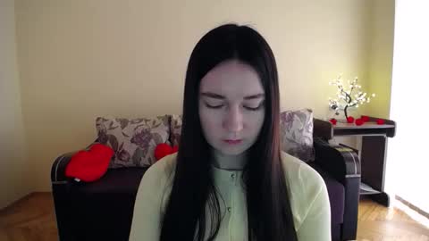 Snapshot of gabby_di chatting on April 6, 8:48 am Jaklin online show from April 6, 8:48 am
