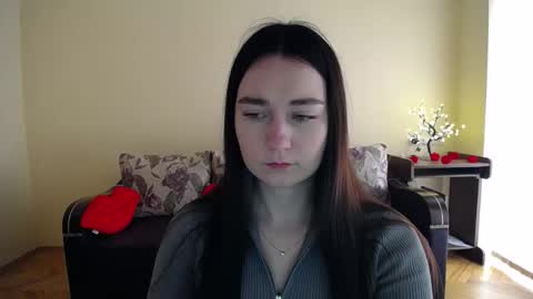 Snapshot of gabby_di chatting on April 7, 8:37 am Jaklin online show from April 7, 8:37 am