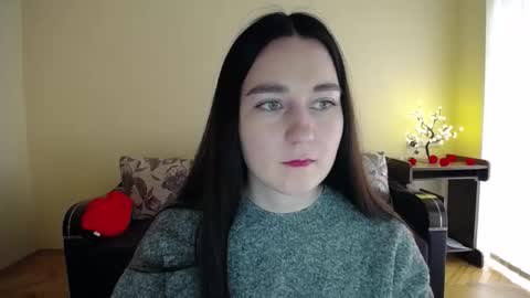 Snapshot of gabby_di chatting on April 10, 9:03 am Jaklin online show from April 10, 9:03 am