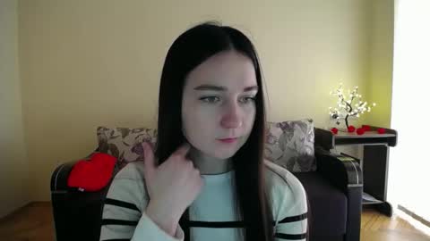 Snapshot of gabby_di chatting on April 14, 8:42 am Jaklin online show from April 14, 8:42 am