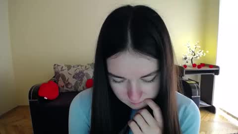 Snapshot of gabby_di chatting on April 22, 8:17 am Jaklin online show from April 22, 8:17 am