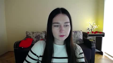 Snapshot of gabby_di chatting on April 28, 9:36 am Jaklin online show from April 28, 9:36 am