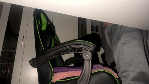 Gabeitches16 online show from December 4, 9:51 am