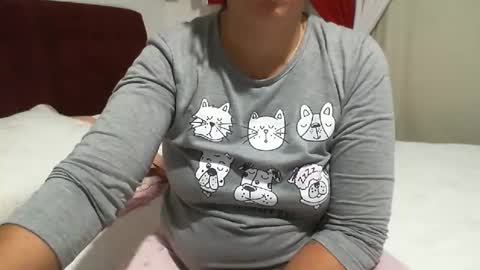 gaby  layla online show from May 17, 11:01 pm