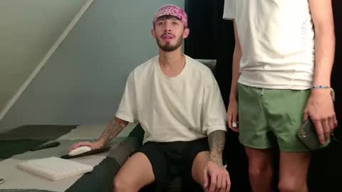 Snapshot of gabriel_and_geronimo chatting on February 27, 9:15 pm gabriel_and_geronimo online show from February 27, 9:15 pm