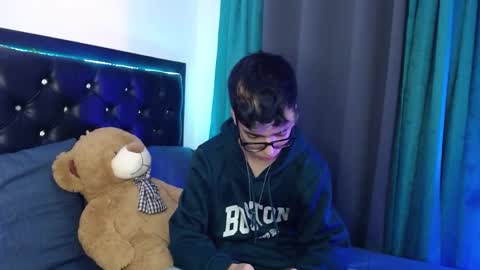 Snapshot of gabriel_x18 chatting on February 15, 5:04 am gabriel_x18 online show from February 15, 5:04 am