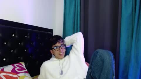 Snapshot of gabriel_x18 chatting on February 18, 5:03 am gabriel_x18 online show from February 18, 5:03 am