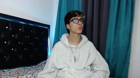 Snapshot of gabriel_x18 chatting on February 26, 5:50 am gabriel_x18 online show from February 26, 5:50 am