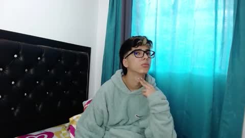 Snapshot of gabriel_x18 chatting on March 5, 9:22 pm gabriel_x18 online show from March 5, 9:22 pm