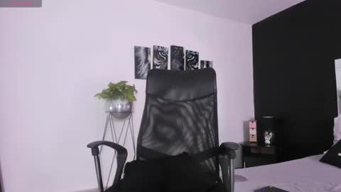 Snapshot of gabriellasmith_ chatting on October 17, 3:58 pm Gabriella Antonella online show from October 17, 3:58 pm