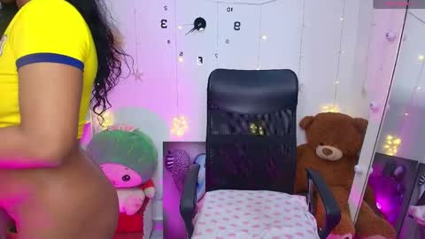 Snapshot of gaby_dams9 chatting on May 9, 8:19 am GABY online show from May 9, 8:19 am