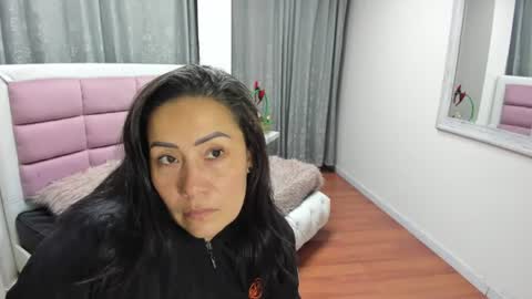 Snapshot of gaby_trent chatting on July 8, 10:09 am gabriela online show from July 8, 10:09 am