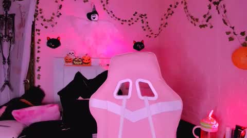 gabyye capprins online show from October 23, 1:38 am