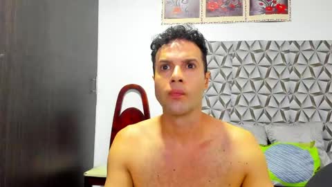 Snapshot of gael_saint chatting on March 24, 12:32 pm Gael online show from March 24, 12:32 pm