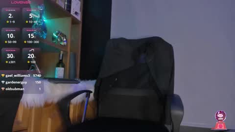 gael_williams3 online show from October 31, 11:17 pm