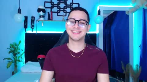Snapshot of gaellittle chatting on February 7, 12:17 pm gaellittle online show from February 7, 12:17 pm