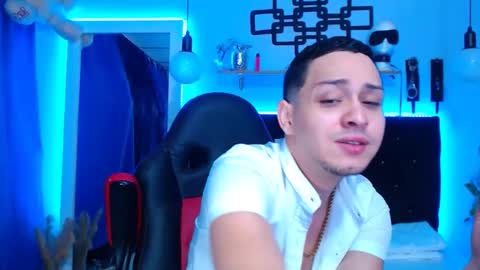 Snapshot of gaellittle chatting on February 10, 12:39 pm gaellittle online show from February 10, 12:39 pm
