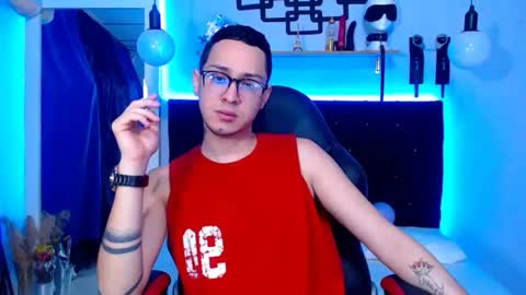 Snapshot of gaellittle chatting on February 16, 7:05 pm gaellittle online show from February 16, 7:05 pm