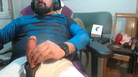 Snapshot of gag0nmyc0ck chatting on December 14, 2:28 am your master online show from December 14, 2:28 am